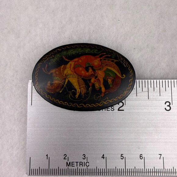 Russian Vintage Hand-Painted Brooch Black Lacquer Fairy Tale Oval Scene - Picture 4 of 5